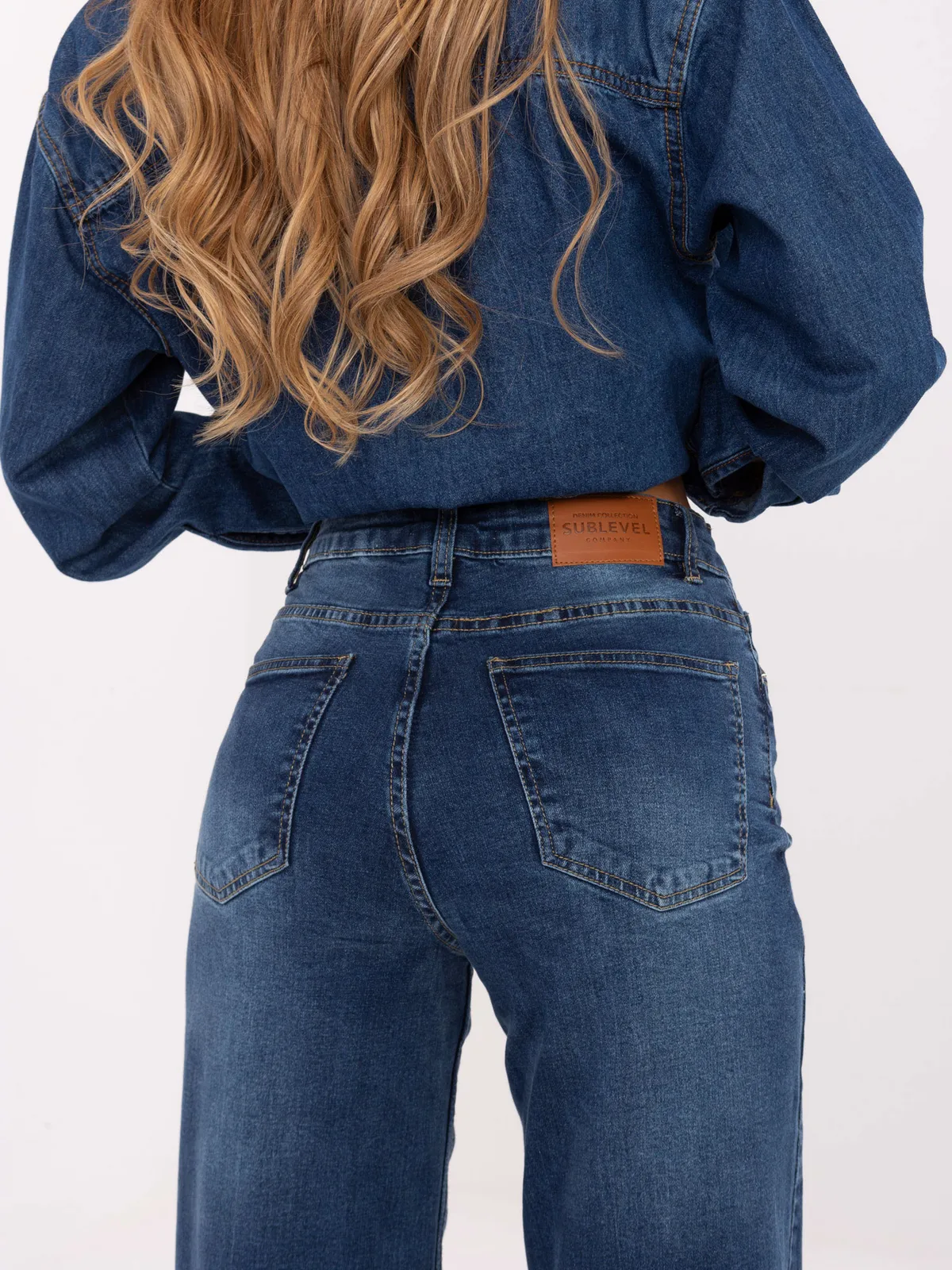 Spodnie jeansowe o kroju wide leg - zdjęcie 6