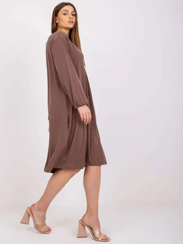 Sukienka midi o luźnym kroju oversize - widok 2