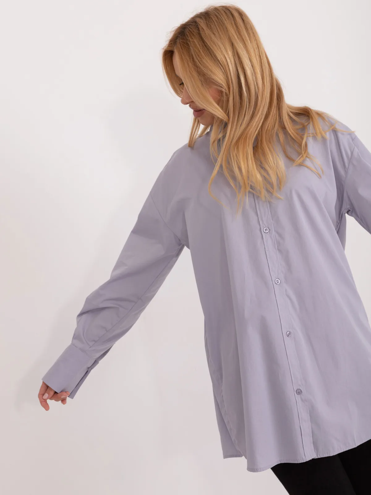 Luźna koszula oversize z wydłużonymi mankietami - zdjęcie 1