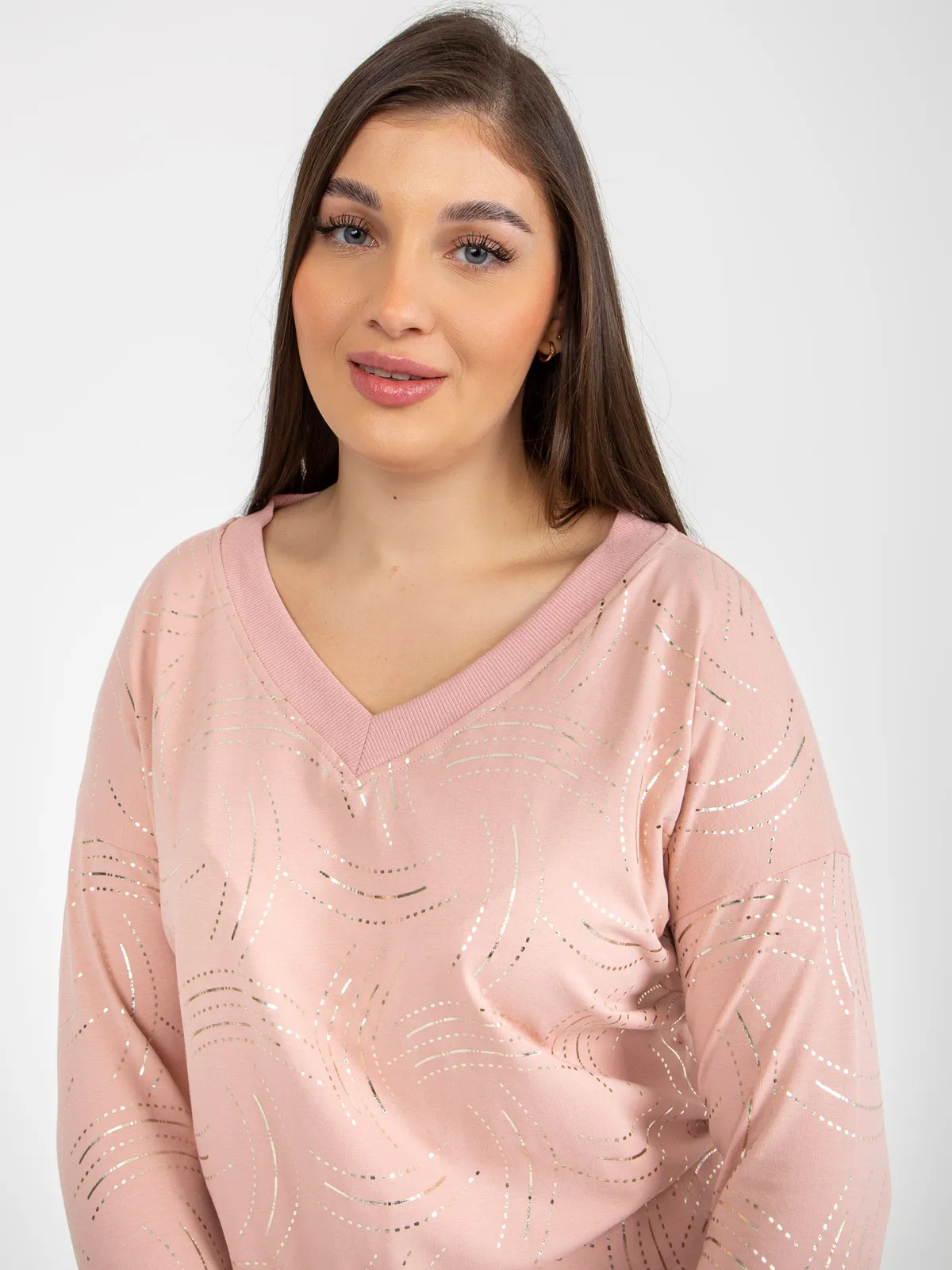 Czarna bluzka plus size z nadrukiem i rękawem 3/4 - zdjęcie 2