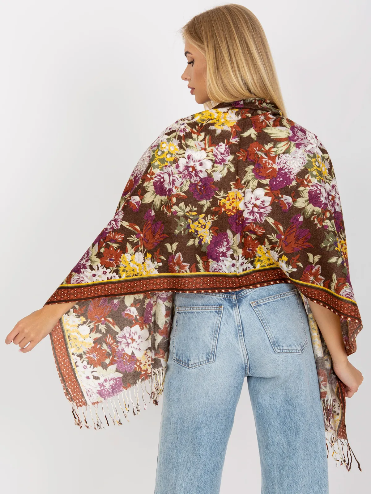 Kwiecista chusta w stylu boho z frędzlami - zdjęcie 3