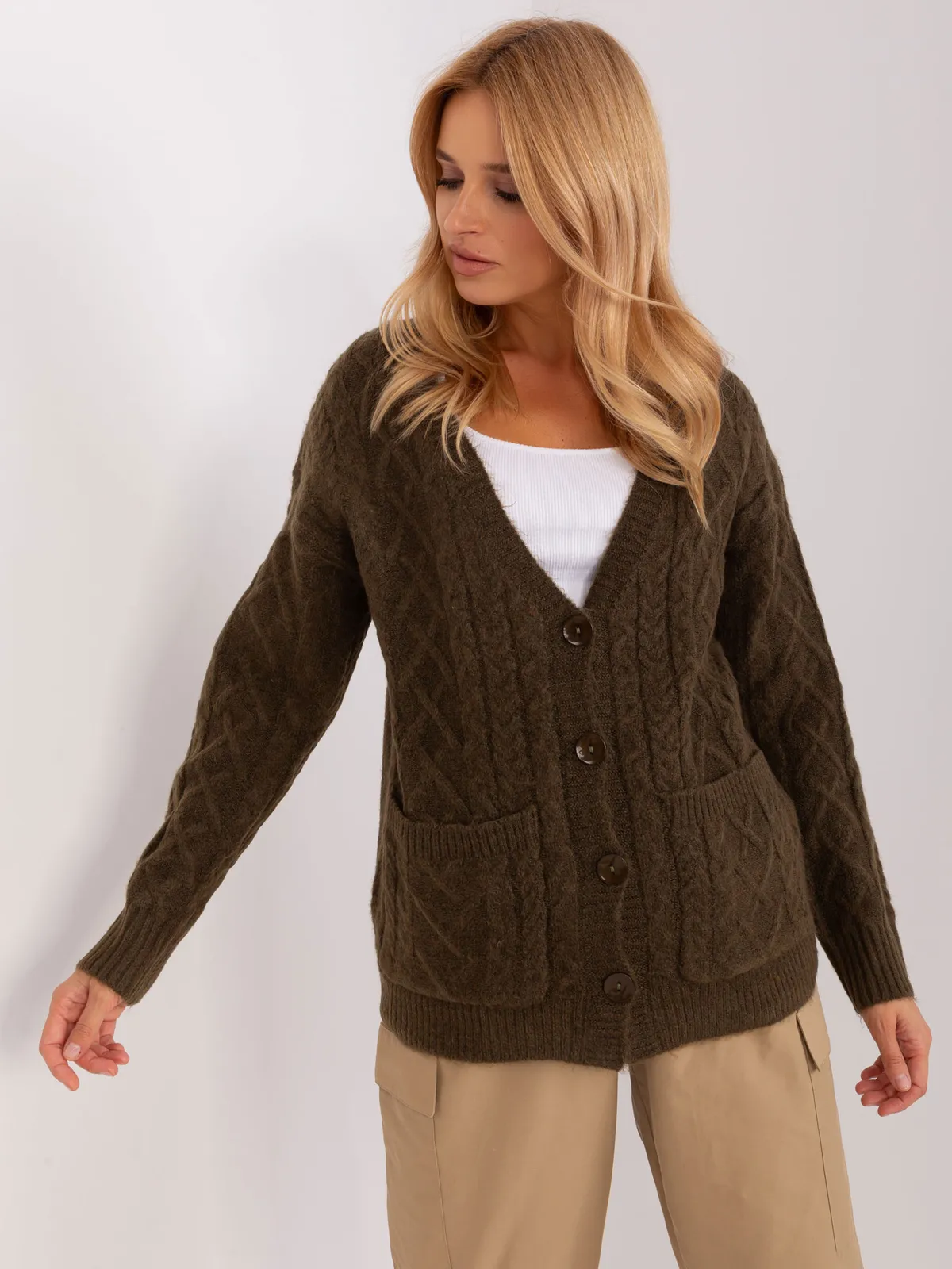 Khaki sweter dzianinowy na guziki - zdjęcie 5