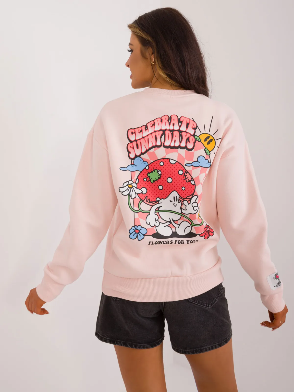 Oversize bluza z grafiką w klimacie retro - zdjęcie 2