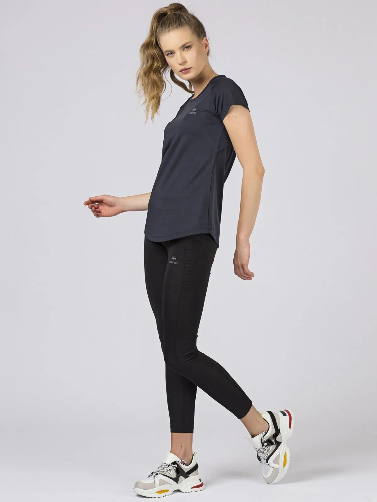 Damski sportowy t-shirt fioletowy TOMMY LIFE - zdjęcie 3