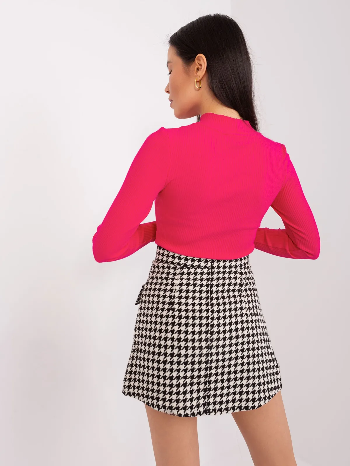 Fuksjowa bluzka basic z półgolfem BASIC FEEL GOOD - zdjęcie 4