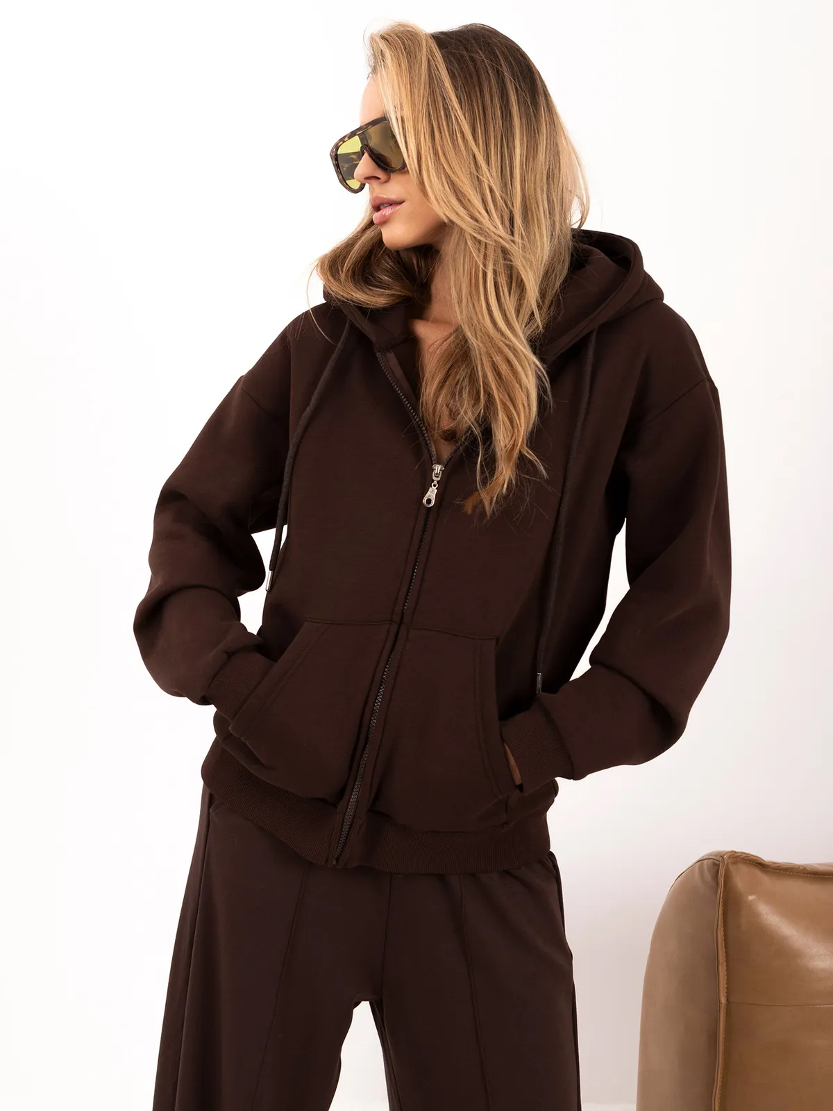 Oversize bluza z kapturem zapinana na suwak - zdjęcie 4