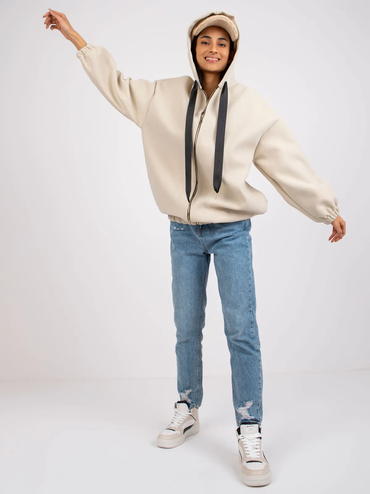 Oversize bluza z kapturem i ściągaczem na dole - zdjęcie 1