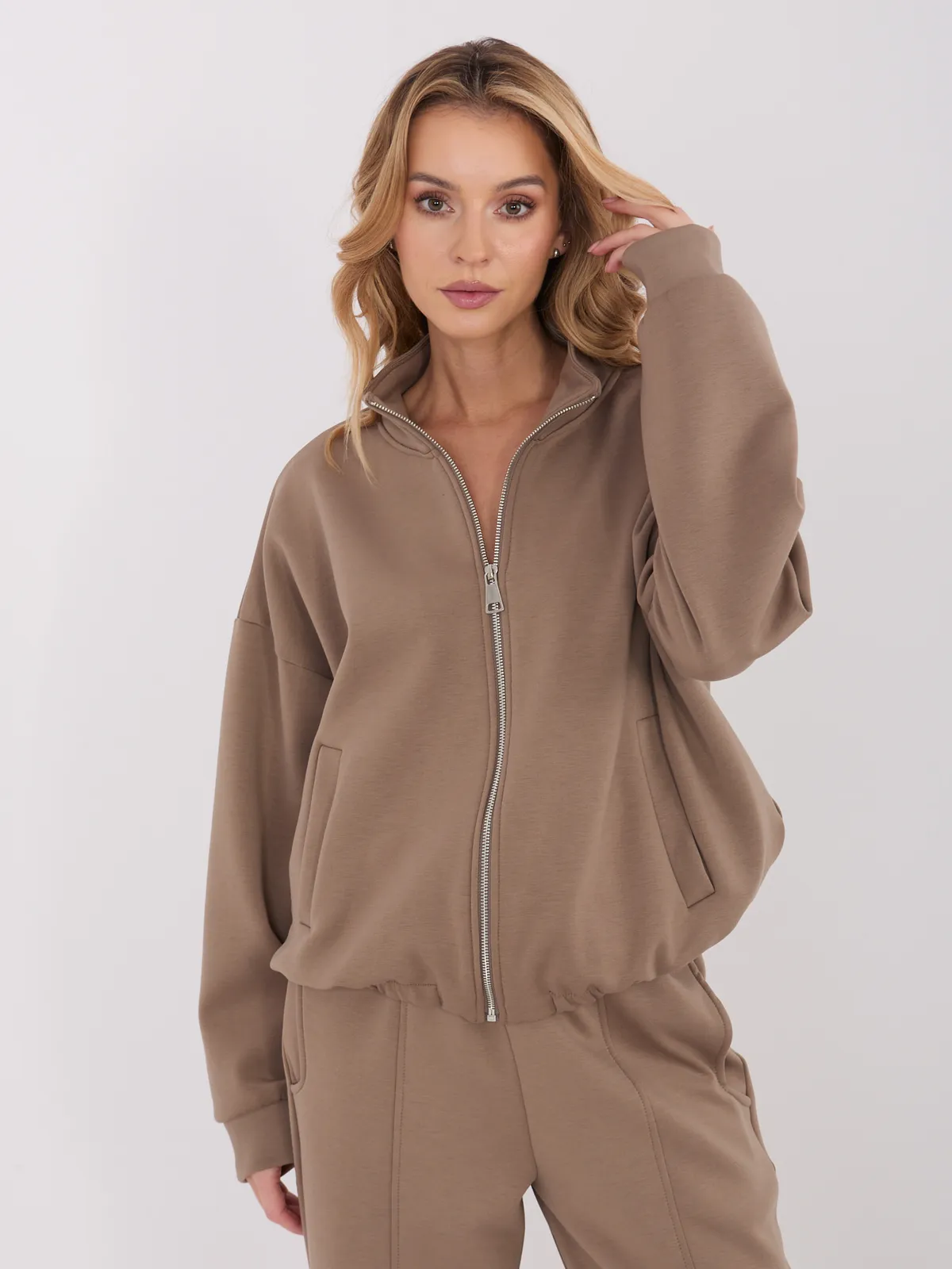 Oversize bluza z wysokim kołnierzem zapinana zamkiem - zdjęcie 1