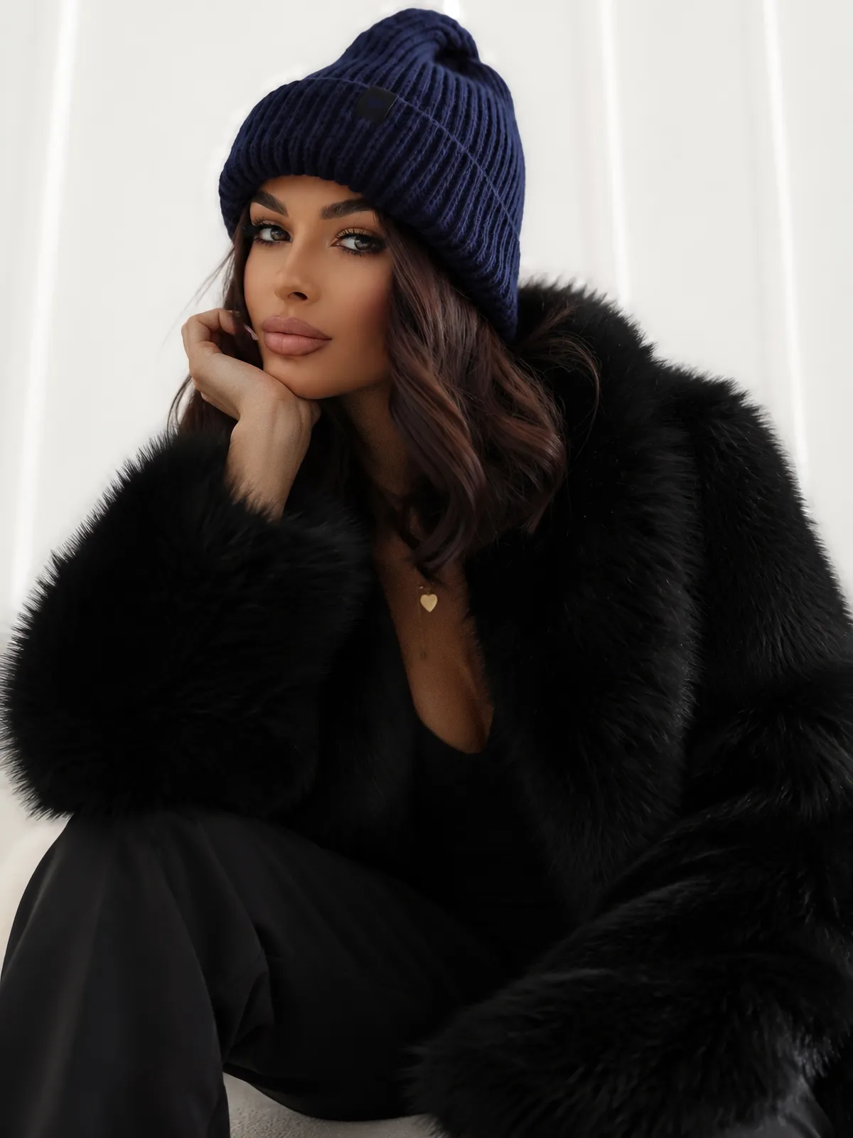 Czapka o kroju beanie z szerokim wywinięciem - zdjęcie 3