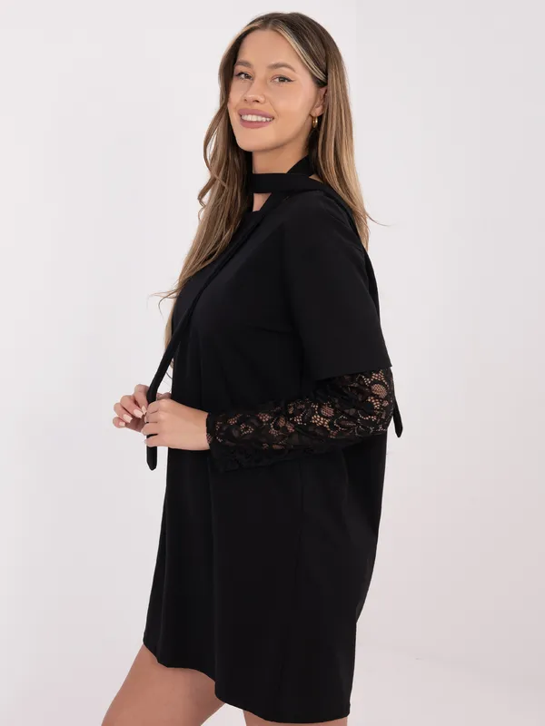 Mini sukienka o kroju oversize z ażurowymi rękawami