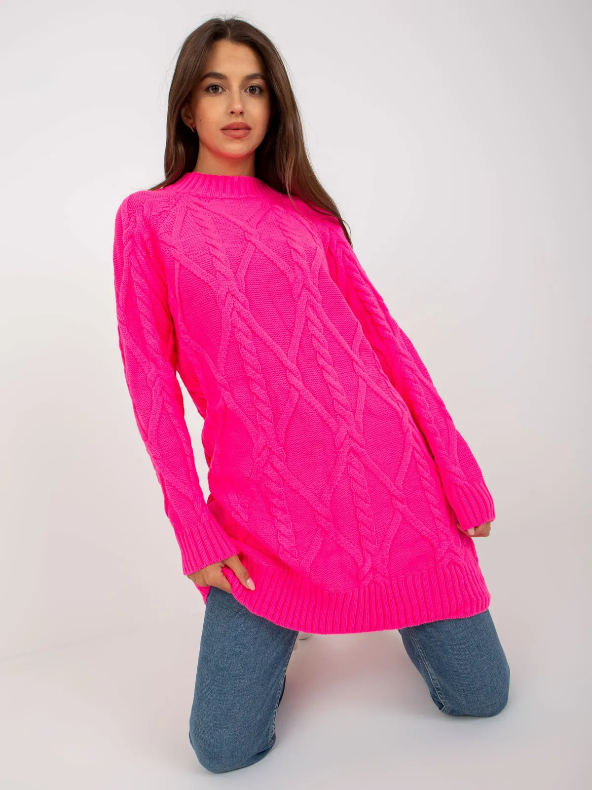 Fluo różowa mini sukienka dzianinowa z warkoczami RUE PARIS - zdjęcie 3
