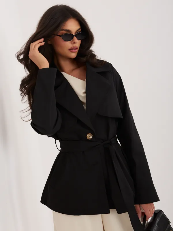 Krótki płaszcz typu trencz z paskiem