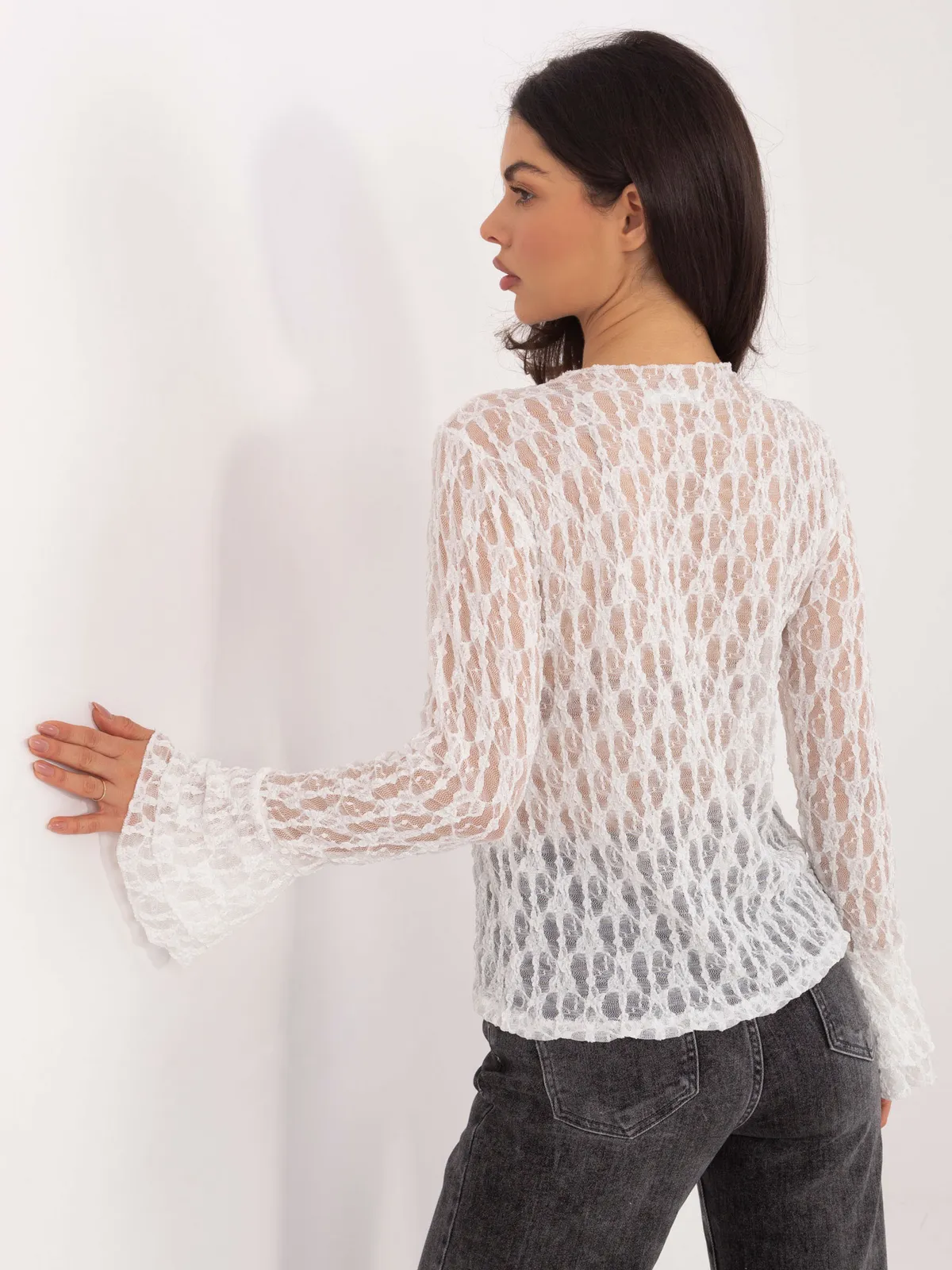 Koronkowa bluzka z rozszerzanymi rękawami w stylu boho - zdjęcie 1