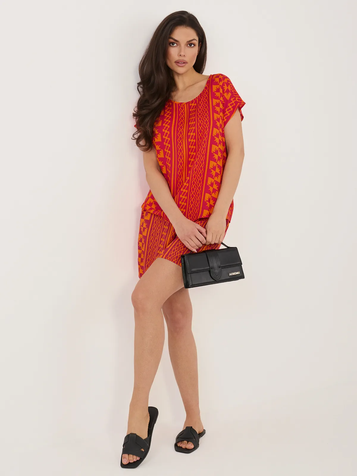 Szorty z wysokim stanem o geometrycznym wzorze - zdjęcie 1