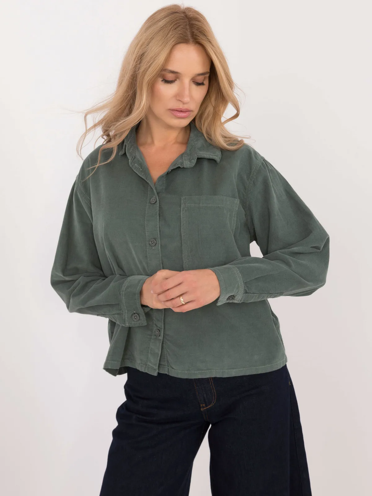 Koszula oversize o kroju boxy z kieszenią - zdjęcie 4