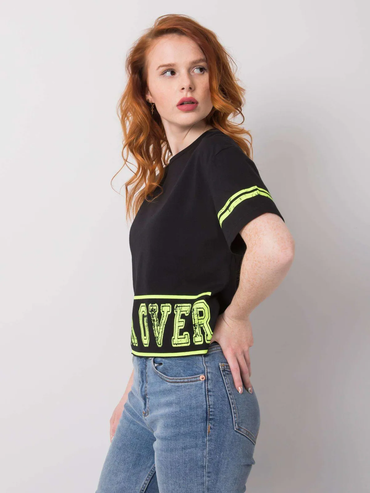 Czarny t-shirt damski z nadrukiem - zdjęcie 4