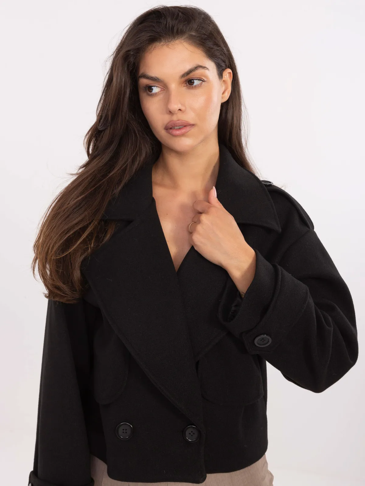 Krótka kurtka dwurzędowa o fasonie oversize - zdjęcie 1