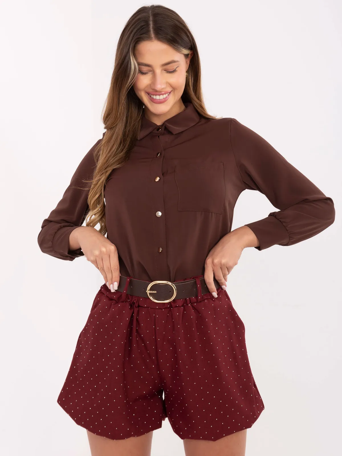 Casualowe szorty z wysokim stanem i paskiem - zdjęcie 1