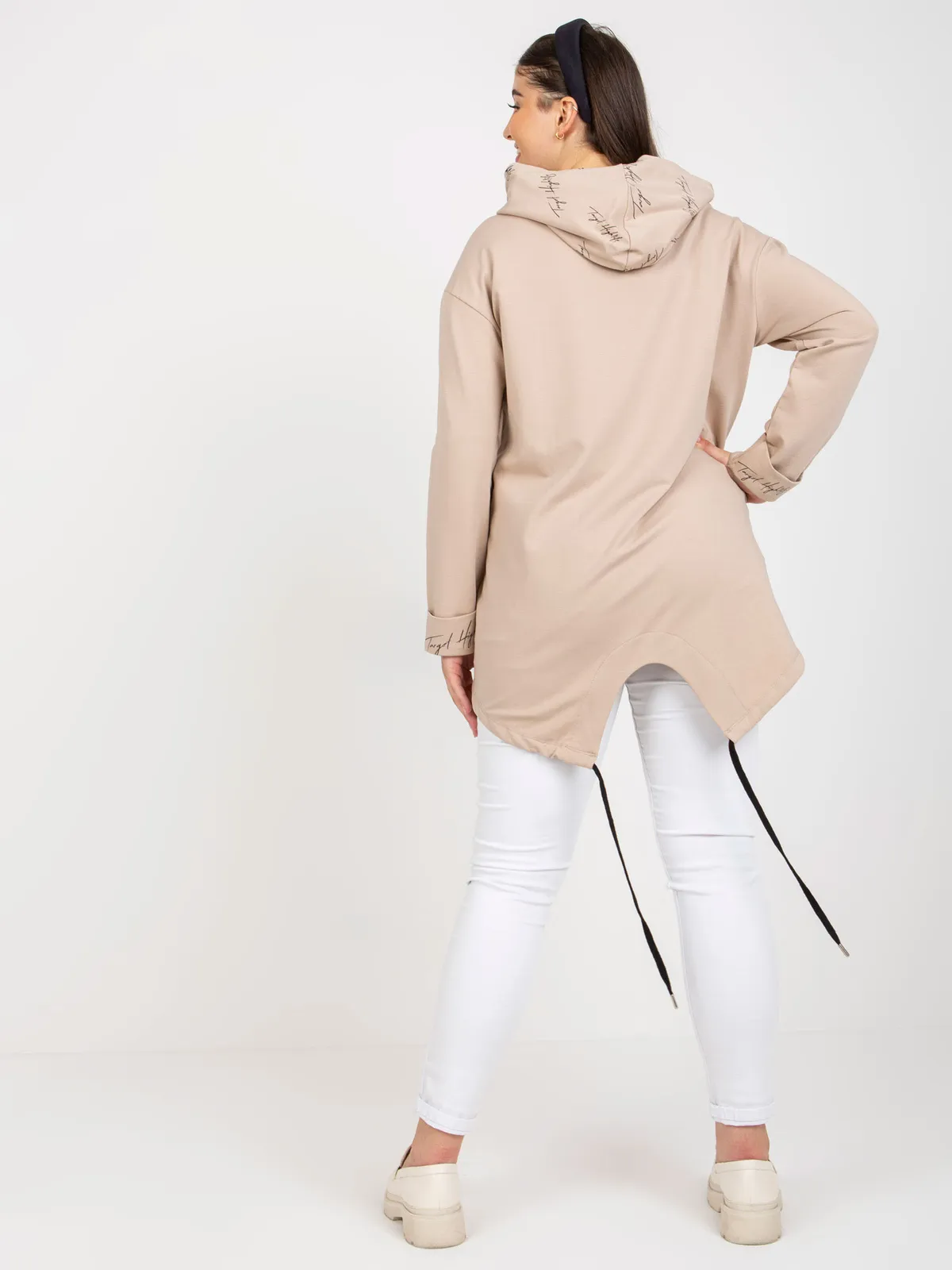 Ciemnozielona rozpinana bluza plus size z napisami - zdjęcie 3