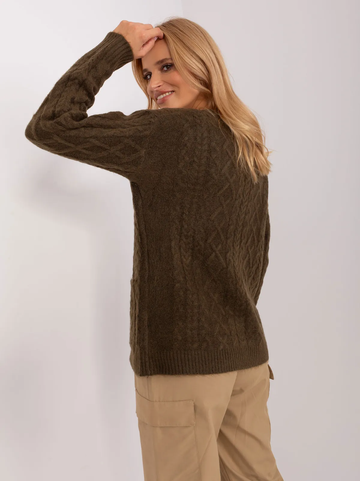 Khaki sweter dzianinowy na guziki - zdjęcie 2