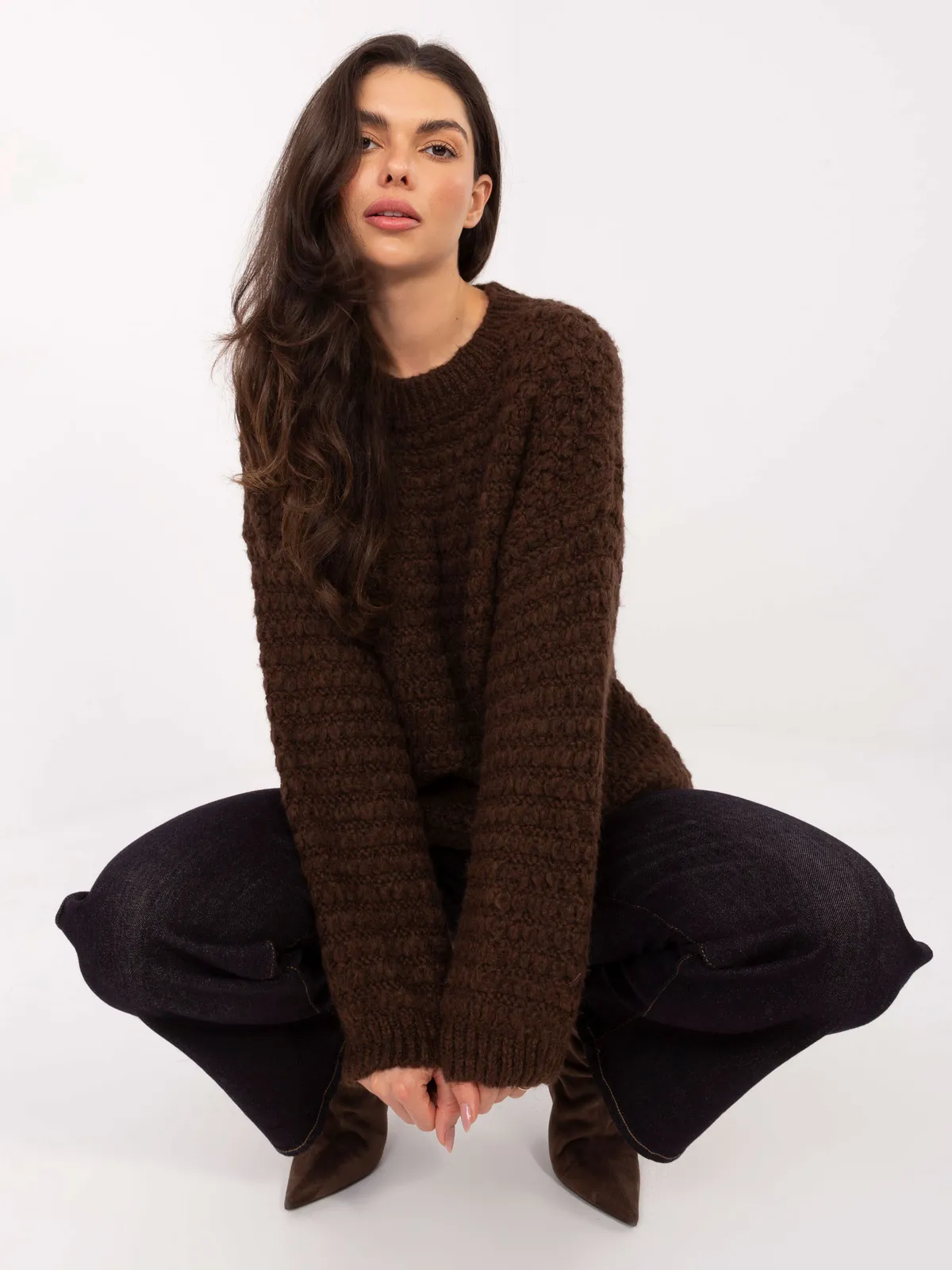 Oversize'owy sweter o grubym splocie z okrągłym dekoltem - zdjęcie 1