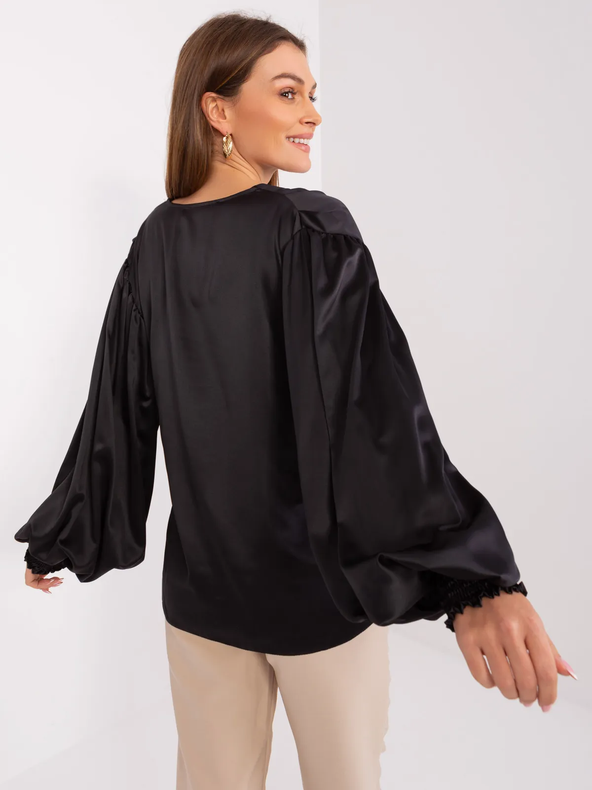 Elegancka koszula z bufiastymi rękawami i mankietami - zdjęcie 1