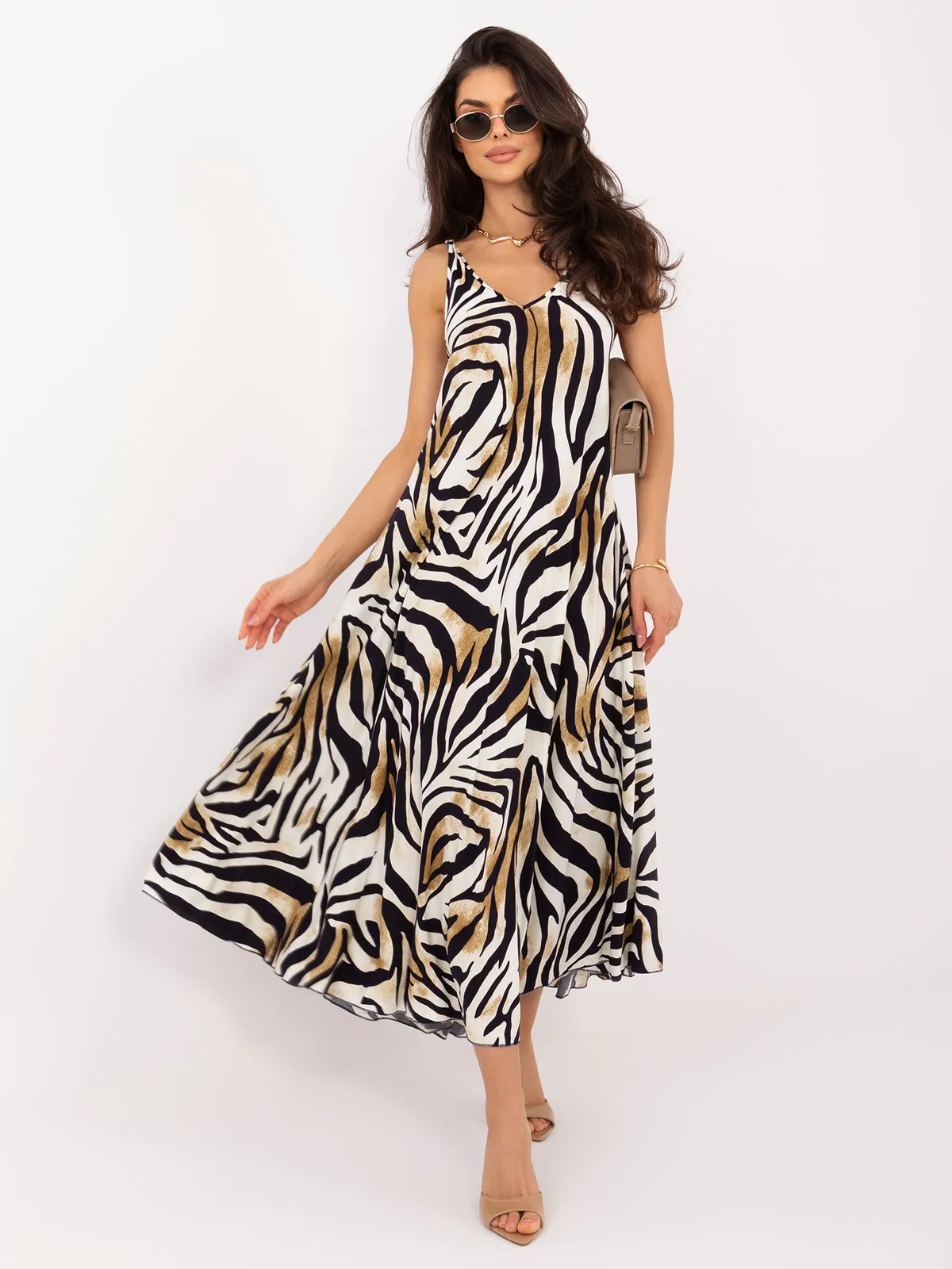 Zwiewna sukienka midi na ramiączkach w zwierzęcy wzór - zdjęcie 1