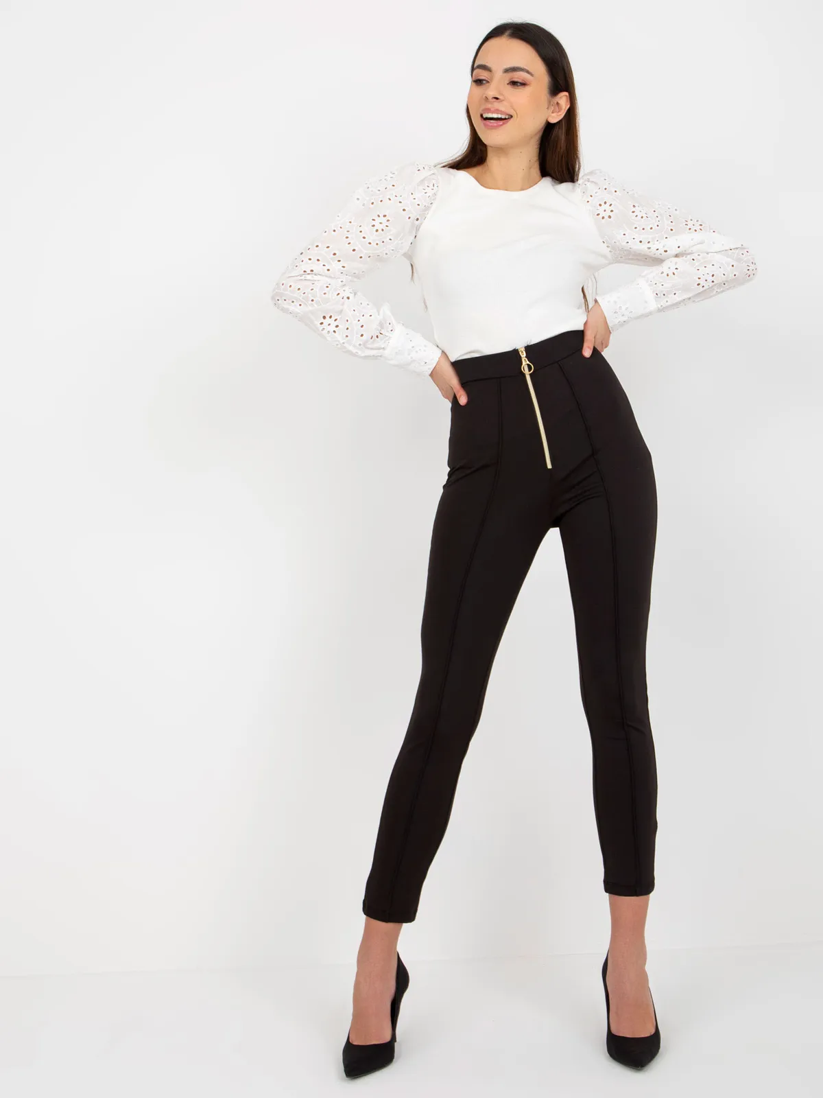 Czarne legginsy eleganckie z zamkiem OCH BELLA - zdjęcie 6