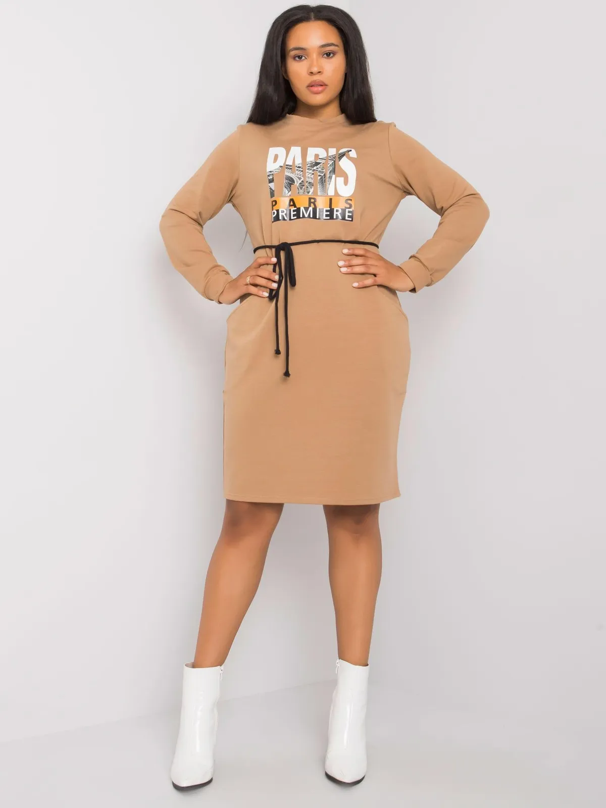 Zielona sukienka plus size z nadrukiem - zdjęcie 3
