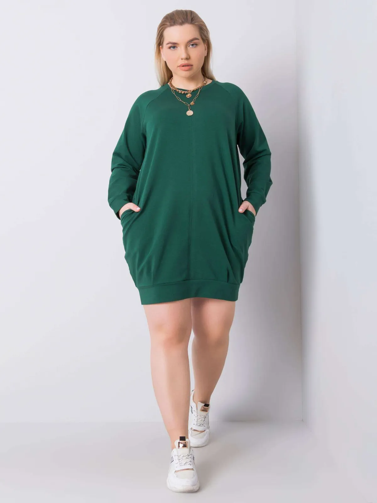 Ciemnozielona sukienka plus size z długim rękawem - zdjęcie 4