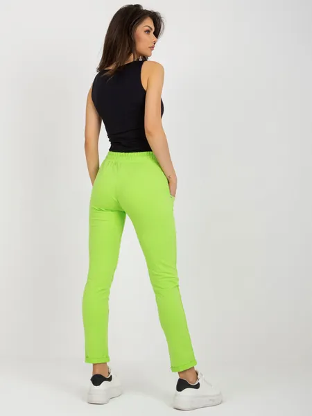Czarne damskie spodnie dresowe regular fit