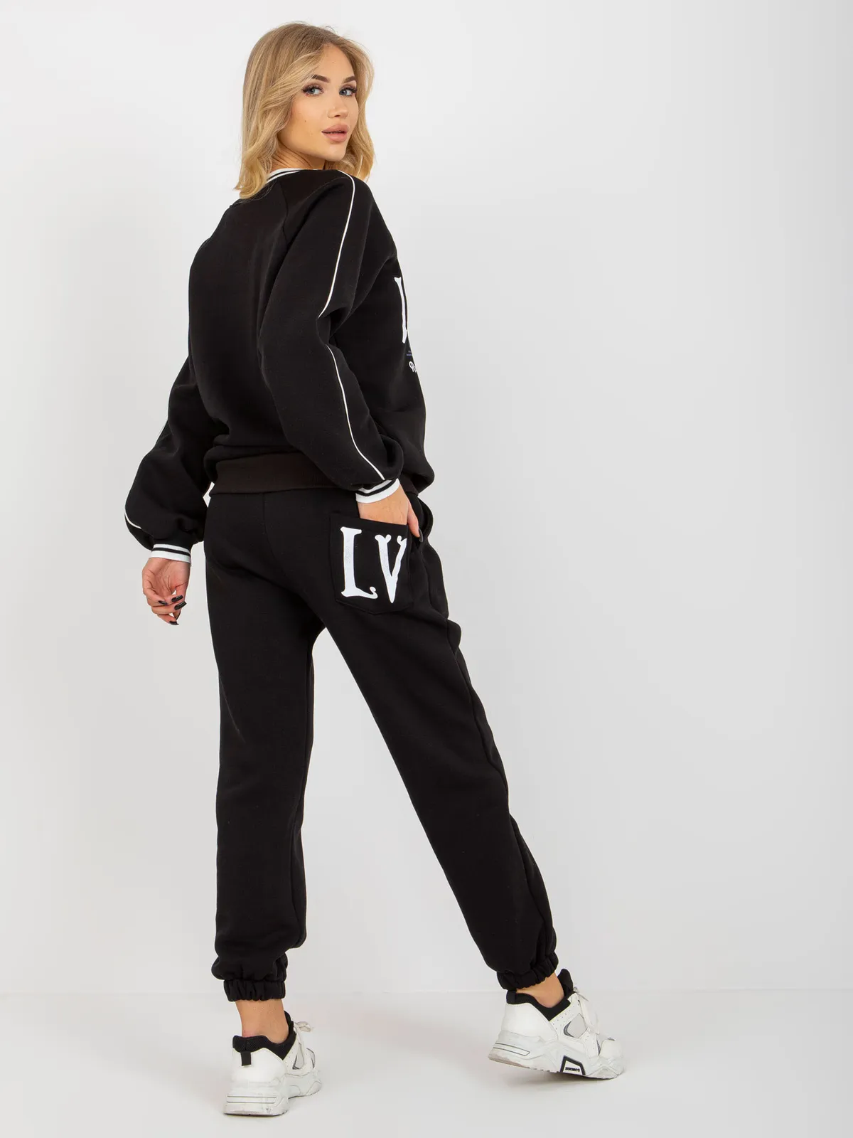 Jasnoszary dwuczęściowy komplet dresowy oversize - zdjęcie 2