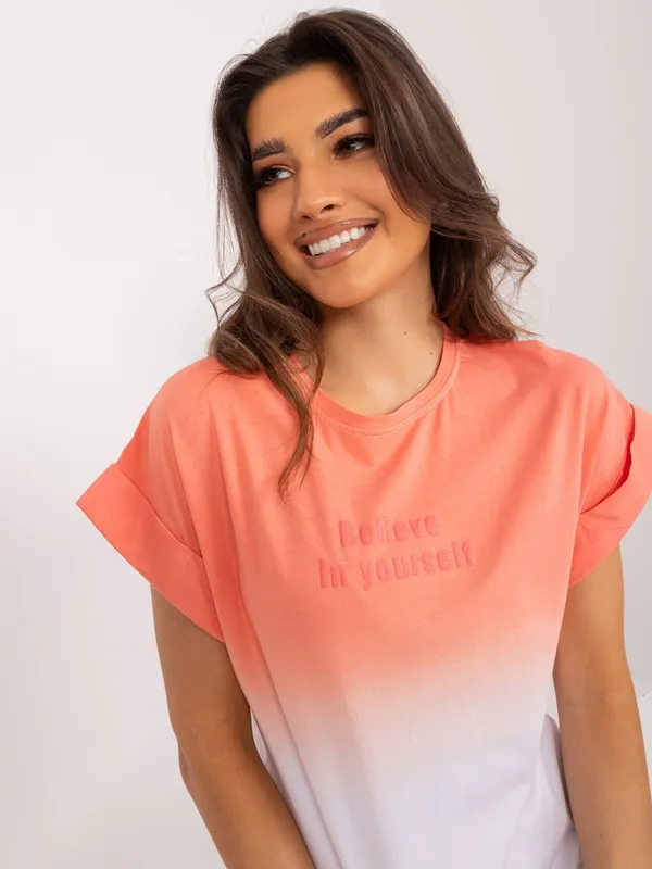 T-shirt oversize z nadrukiem i podwiniętymi rękawami - widok 2