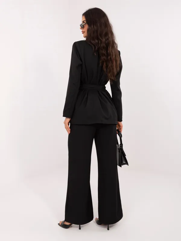 Elegancki komplet: wizytowa marynarka z paskiem i spodnie - widok 2