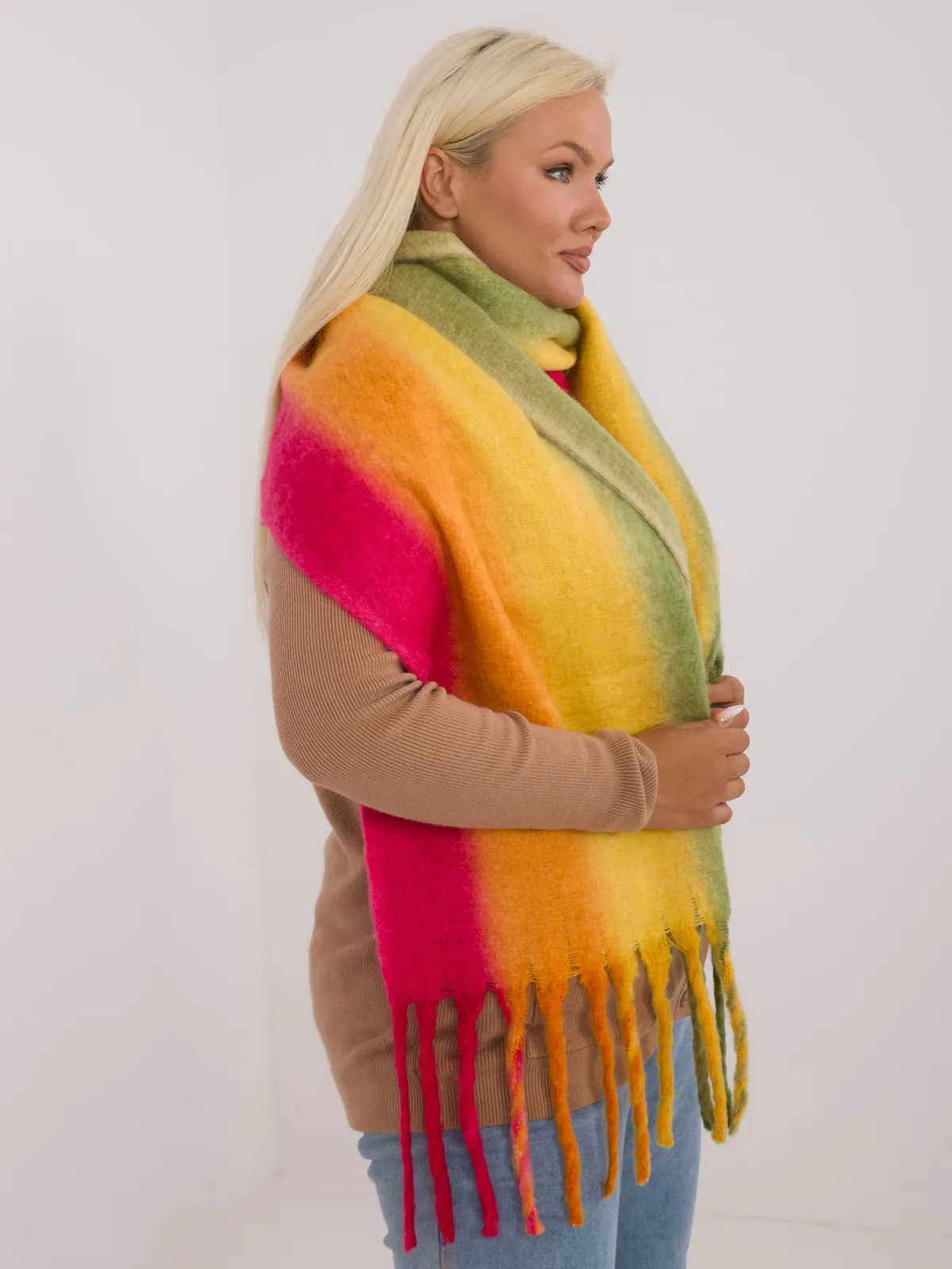 Oversize szal z frędzlami w cieniowane pasy - zdjęcie 1