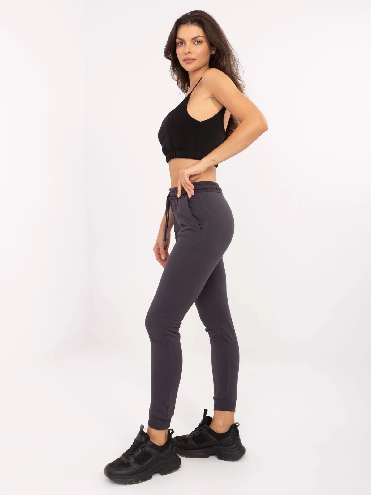 Dopasowane spodnie dresowe z wysokim stanem - zdjęcie 1