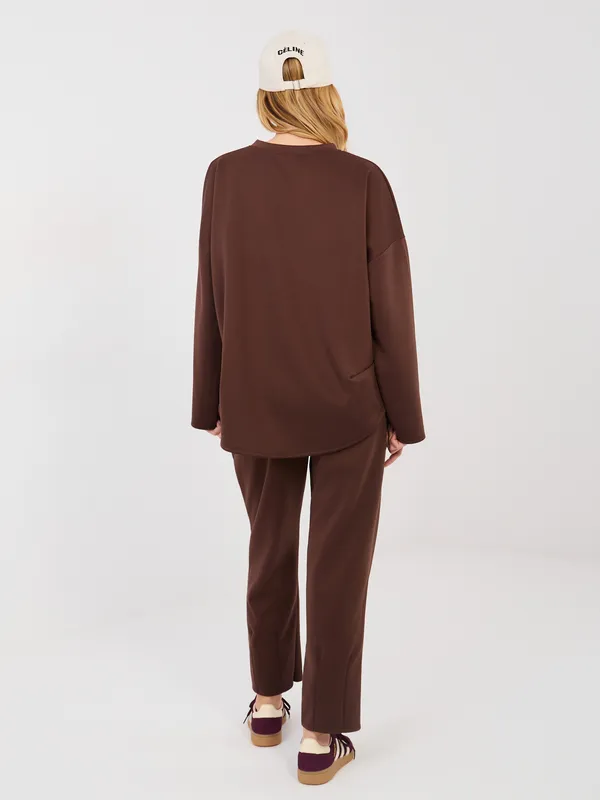 Komplet casualowy z bluzą oversize i zaokrąglonym dołem