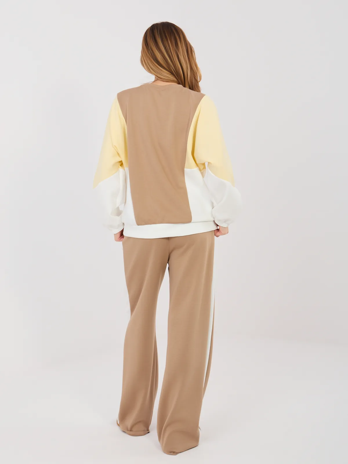 Wygodna bluza oversize z napisem i lampasami - zdjęcie 1