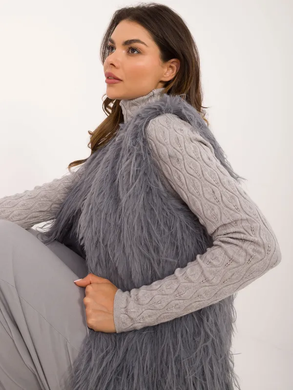 Efektowna kamizelka z futrzanym wykończeniem w stylu glamour