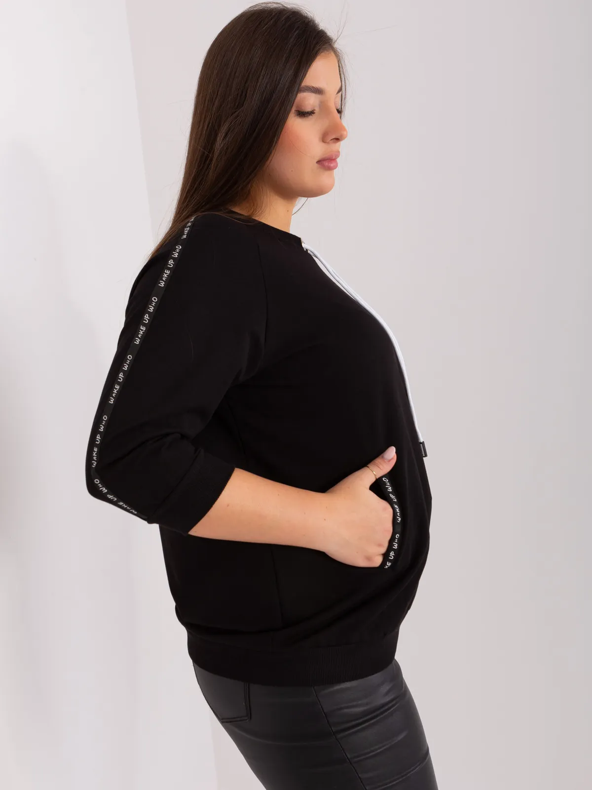 Czarna bluza damska plus size bez kaptura - zdjęcie 5
