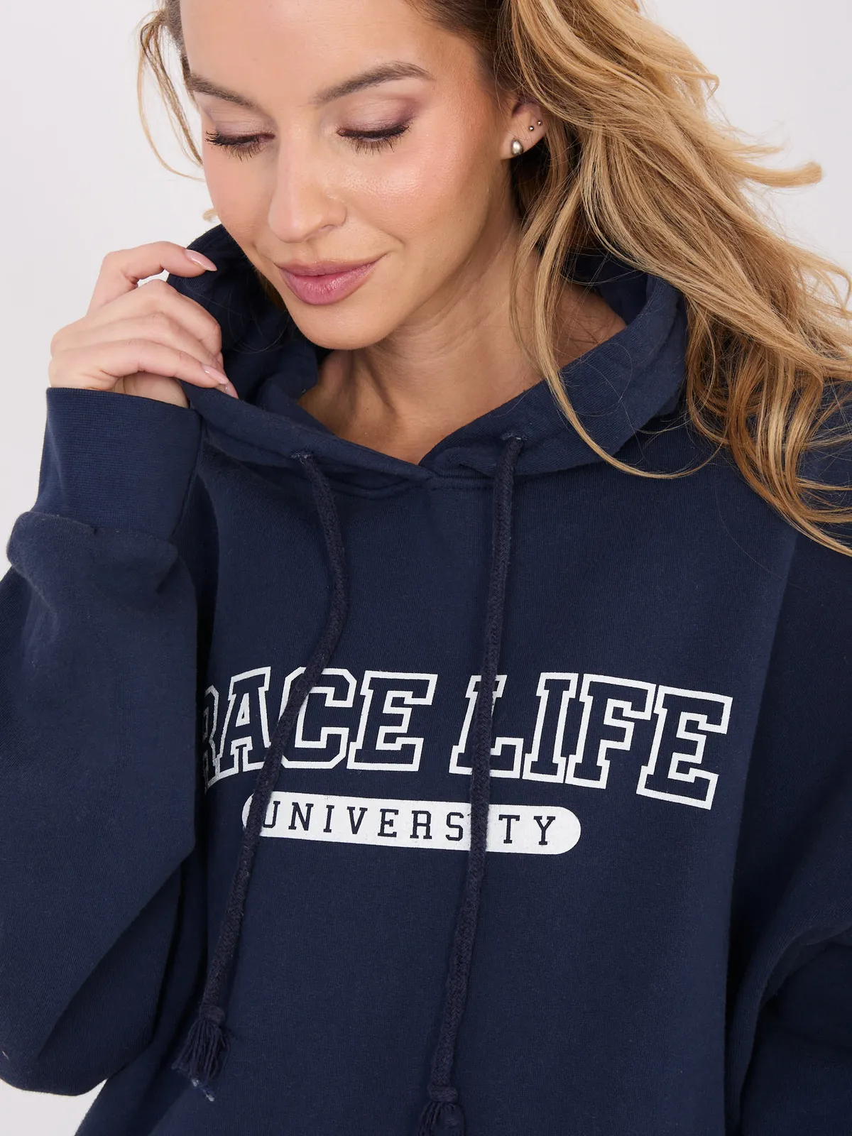 Bluza oversize z kapturem w stylu varsity - zdjęcie 1