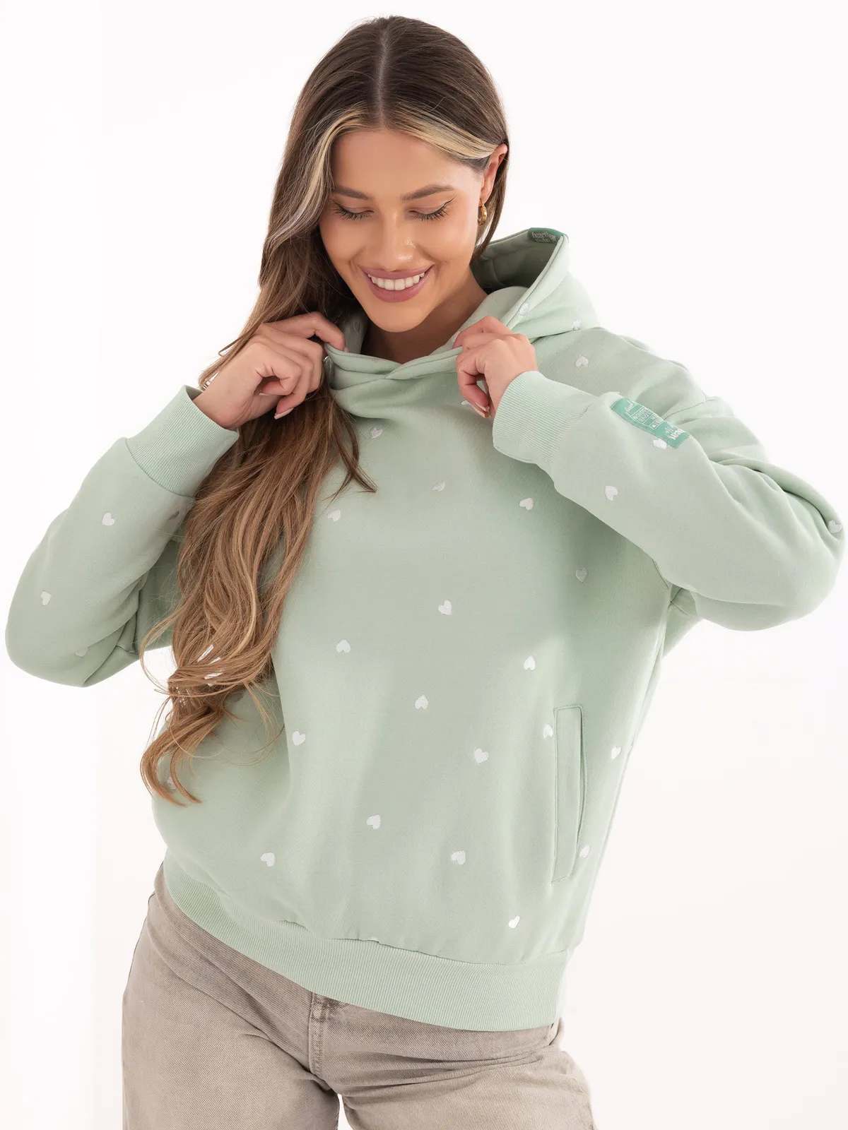 Bluza oversize z kapturem w serca - zdjęcie 6