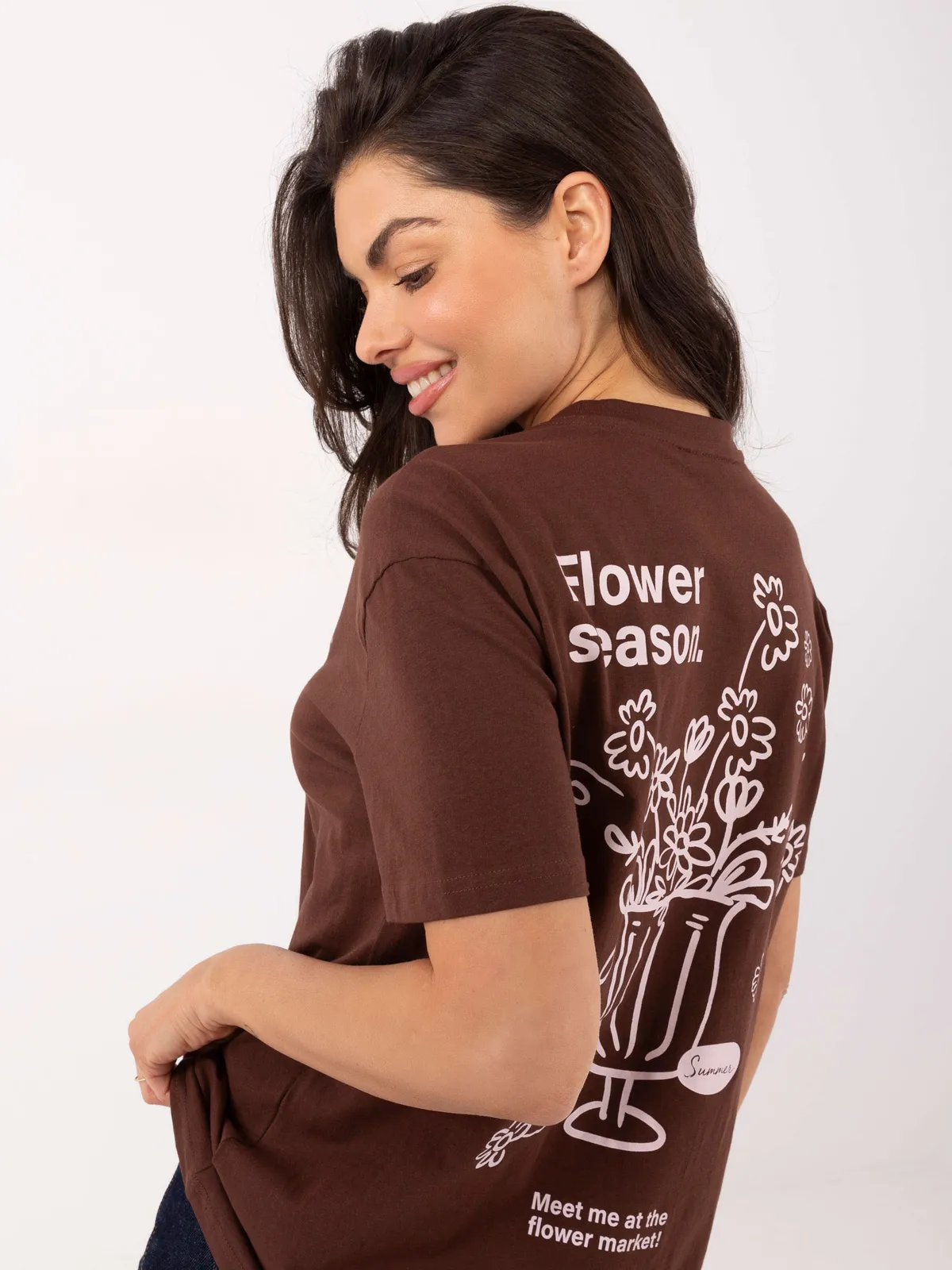 T-shirt oversize z wakacyjnym nadrukiem na plecach - zdjęcie 4