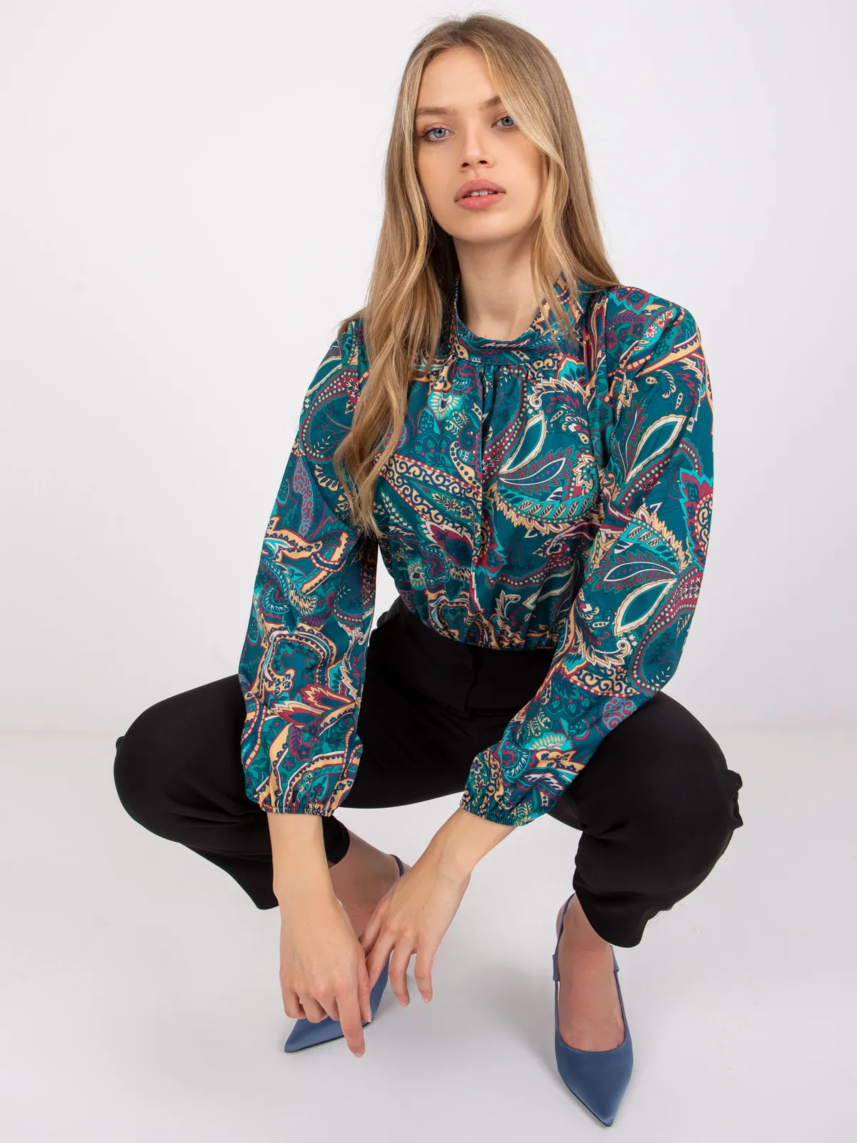 Krótka bluzka crop top w klimacie boho - zdjęcie 1
