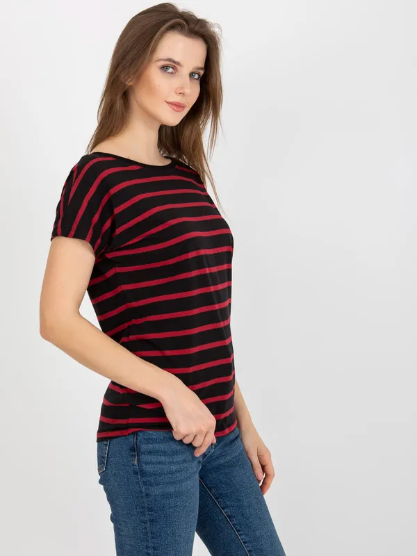 Czarno-czerwony damski t-shirt w paski BASIC FEEL GOOD - widok 2