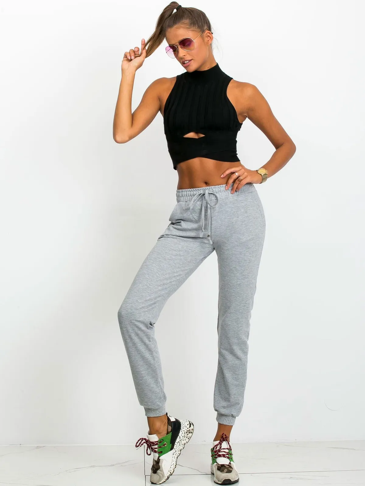 Casualowe spodnie dresowe z wiązaniem w pasie - zdjęcie 1