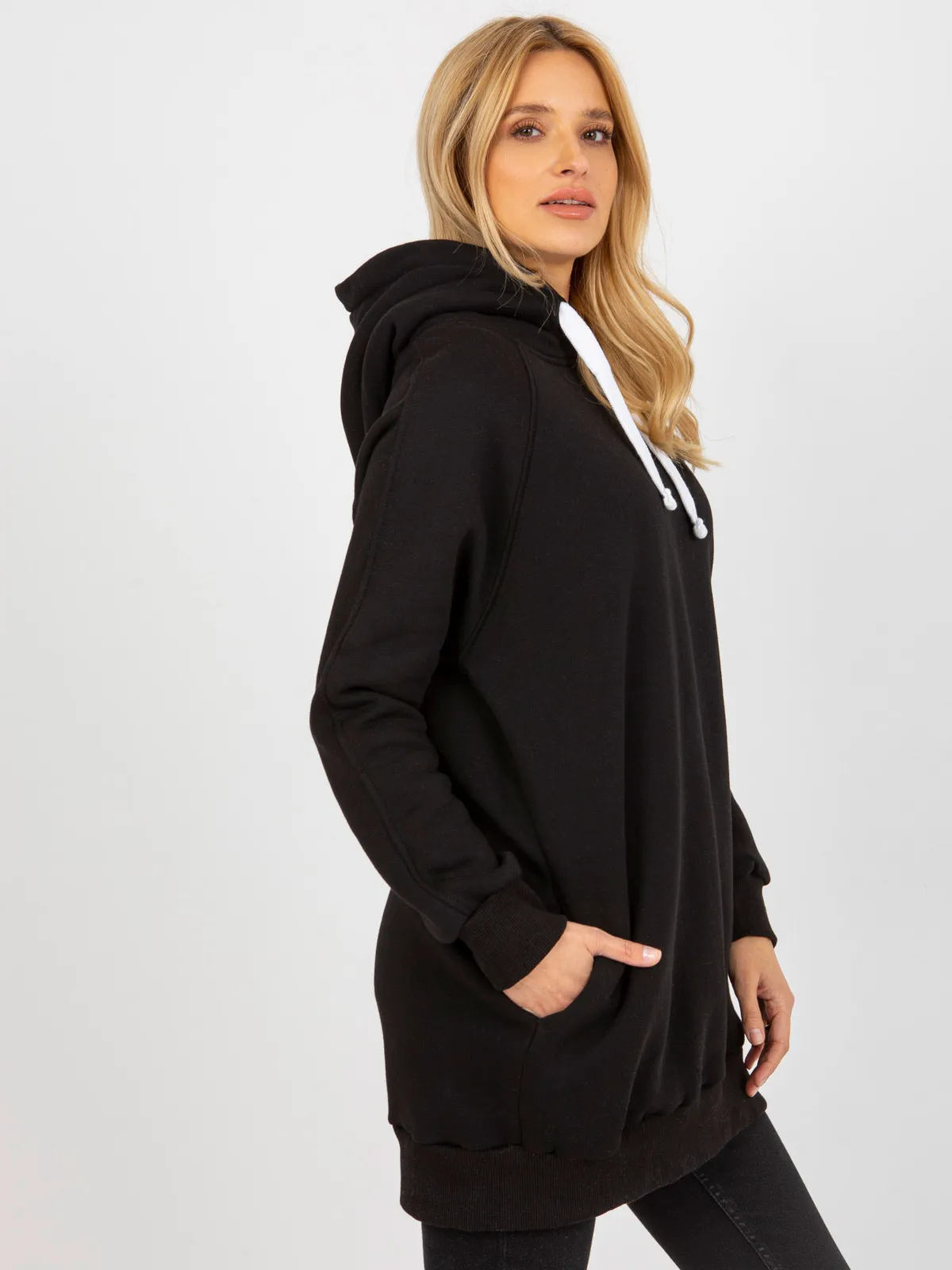 Czarna długa dresowa bluza basic z kieszeniami - zdjęcie 2