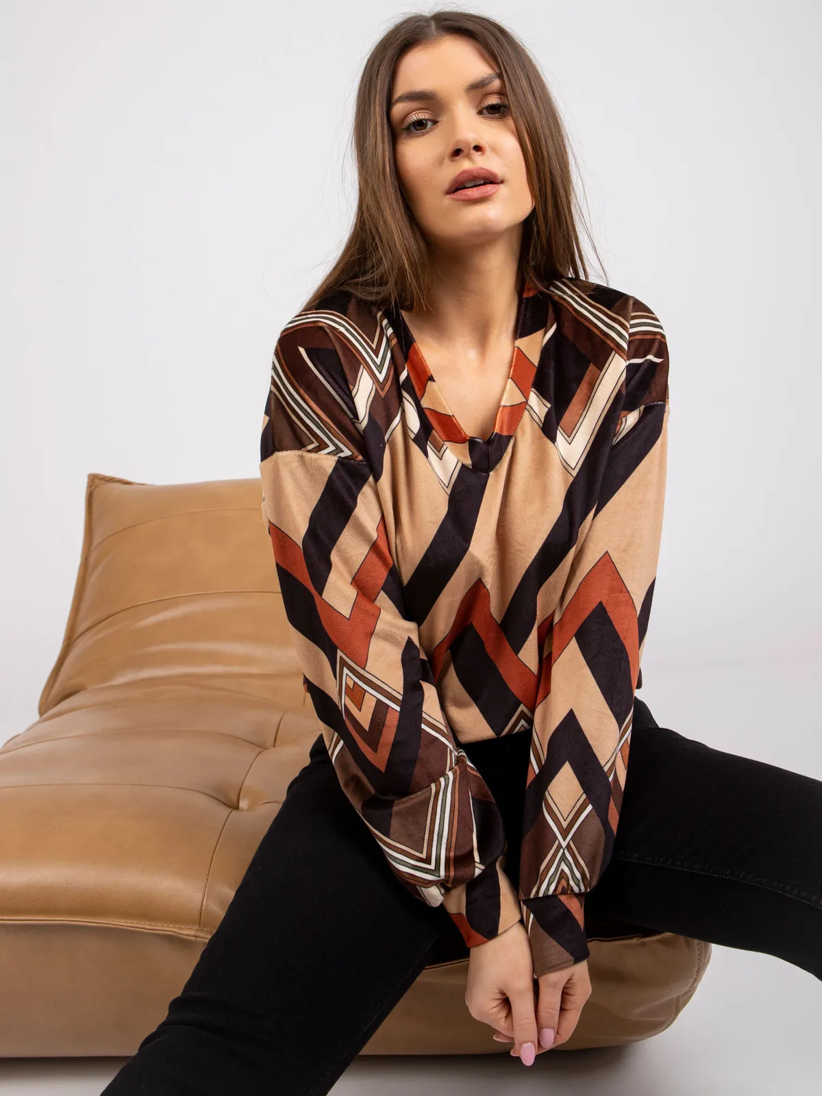 Casualowa bluzka z dekoltem w serek - zdjęcie 1