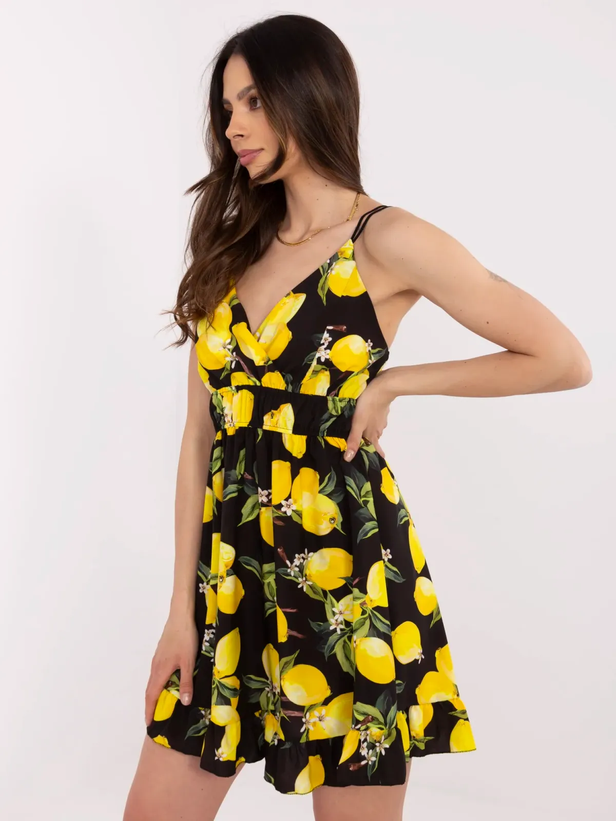 Krótka sukienka na ramiączkach z falbaną - zdjęcie 1