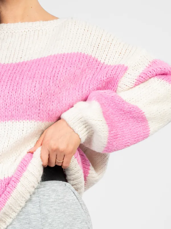 Luźny sweter w paski o kroju oversize